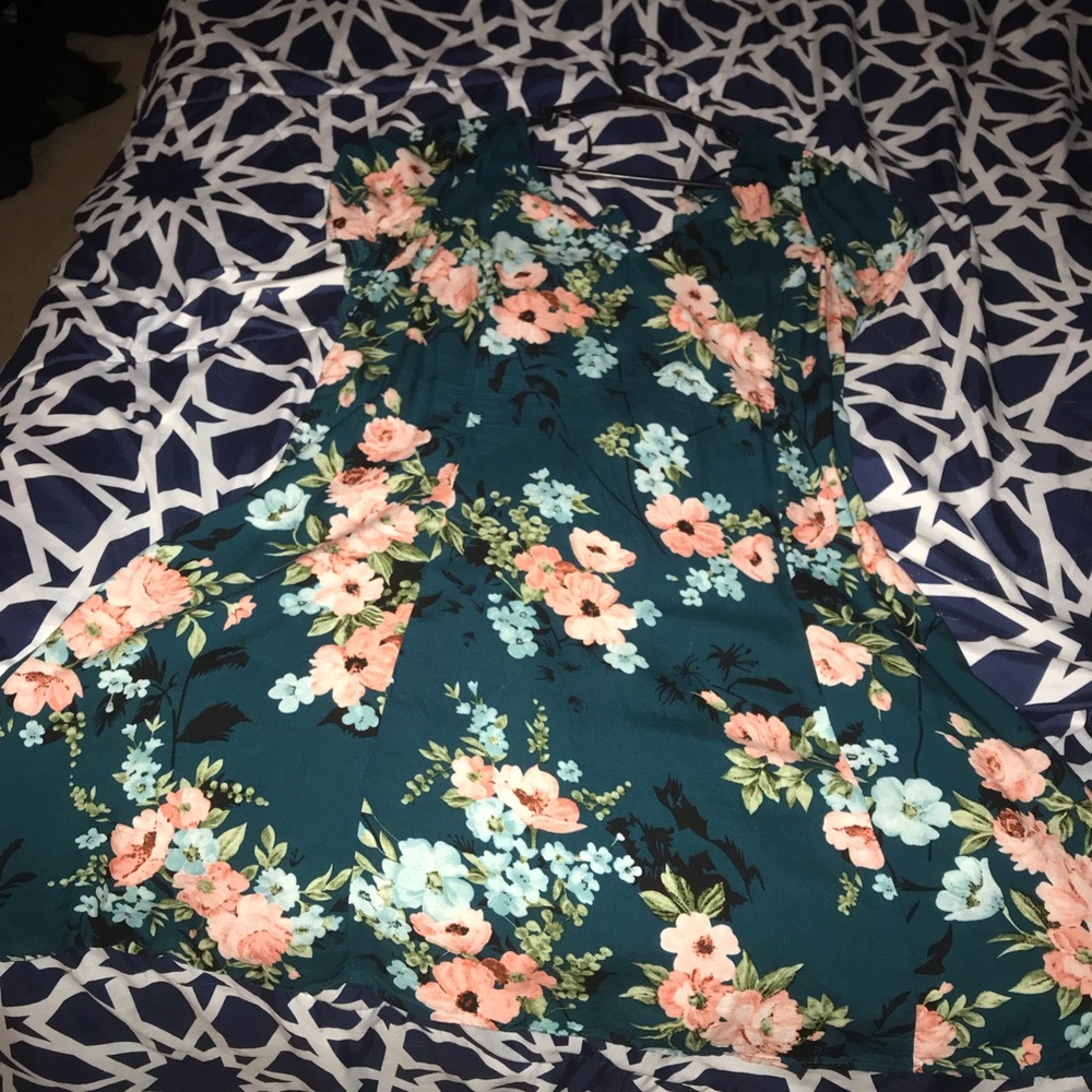 Cute floral forever 21 dress - Picture 3 of 4